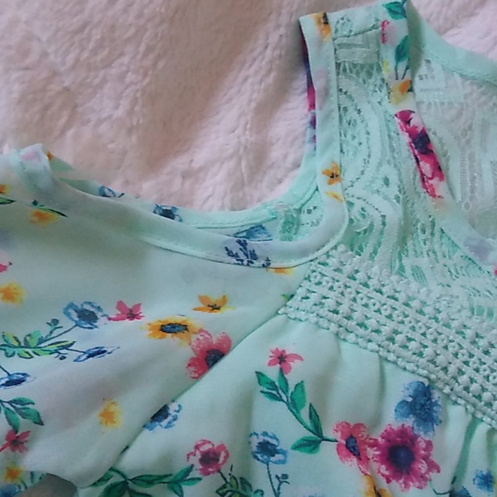2 Spring cold shoulder tops - Picture 2 of 8